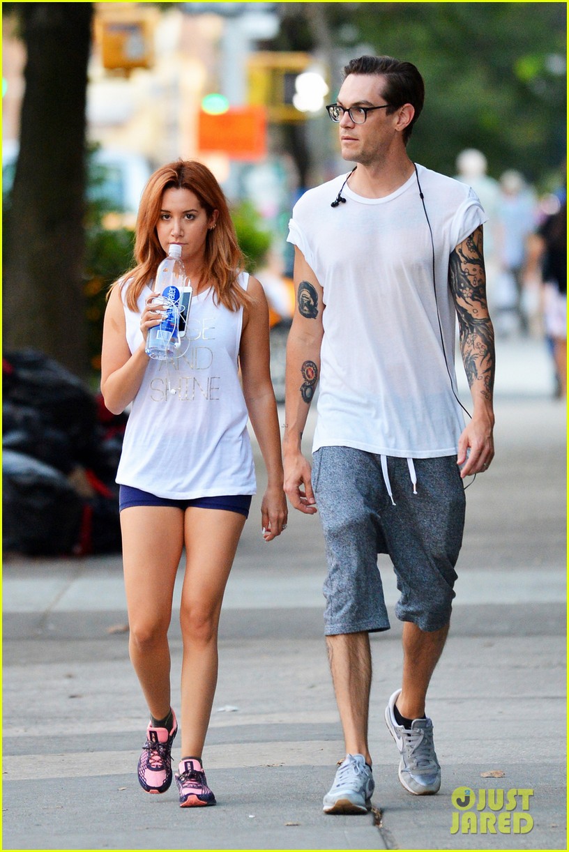 Full Sized Photo of ashley tisdale throws best party 04 Ashley