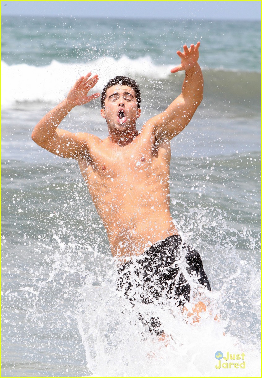 austin north peyton meyer spencer boldman beach shirtless 02.