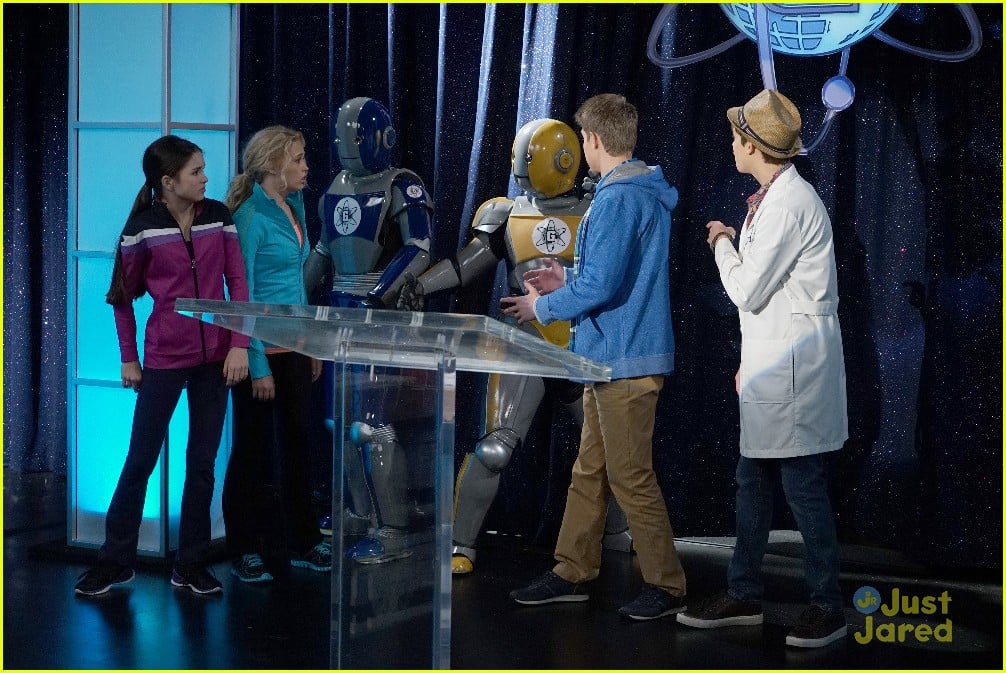 Cyd & Shelby Go Back To The Future Lab On 'Best Friends Whenever