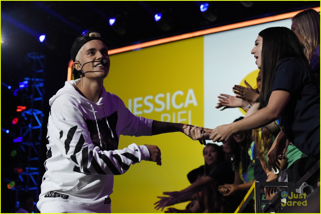 Justin Bieber Performs 'What Do You Mean?' At Think It Up Telecast ...