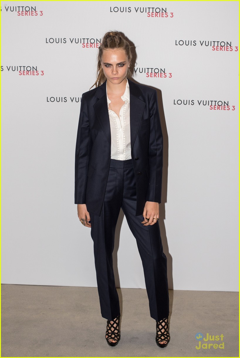 Full Sized Photo of cara delevingne suki waterhouse pan premiere lv