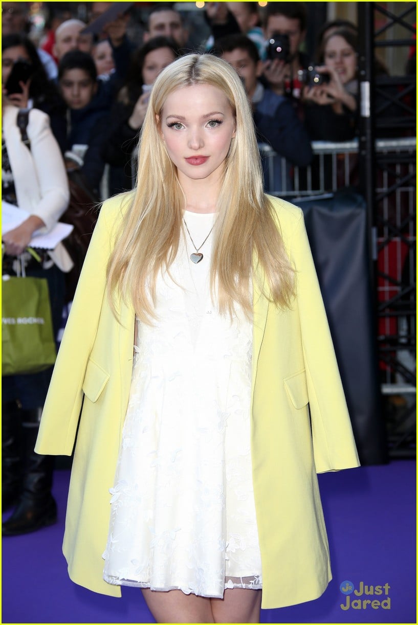 Full Sized Photo of dove cameron descendents paris premiere 10 | Dove ...