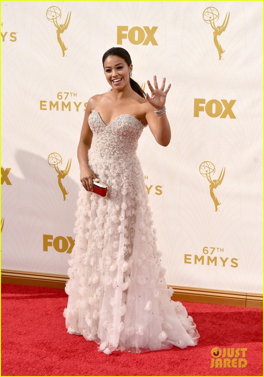 Gina Rodriguez Sparkles On Emmy Awards 2015 Red Carpet Photo 868387