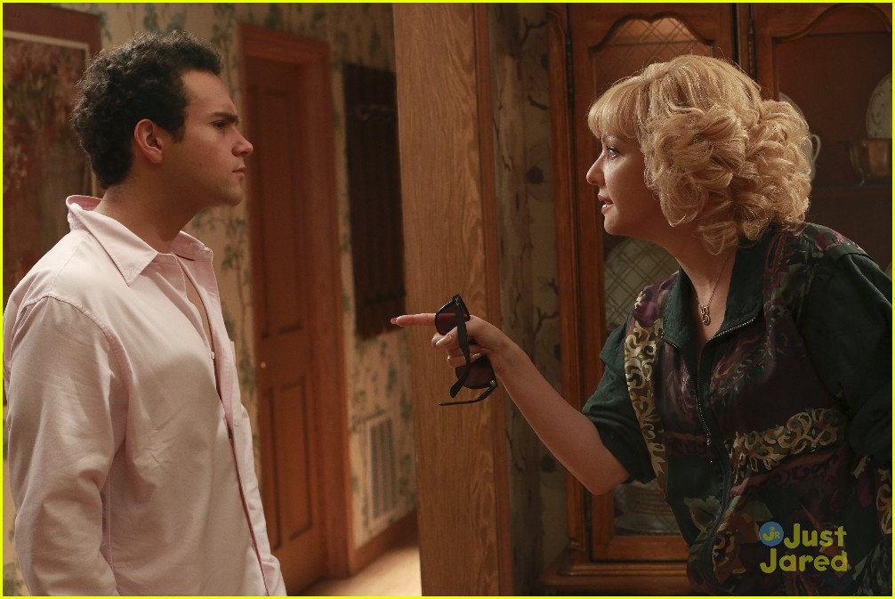 Lainey, Erica & Barry Throw The Best 'Goldbergs' Season Premiere Party