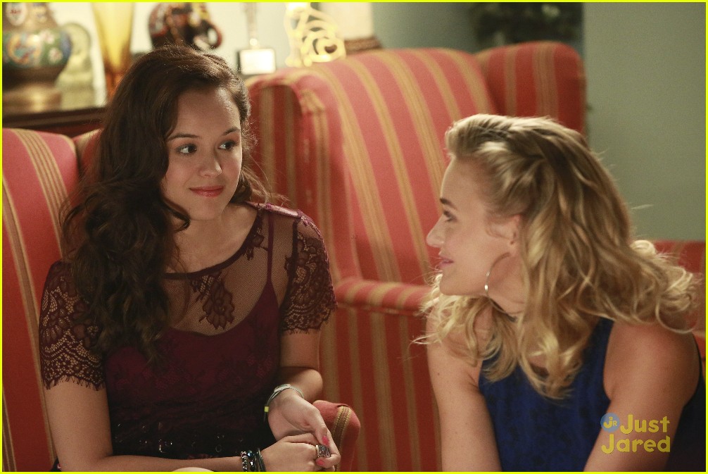 Lainey, Erica & Barry Throw The Best 'Goldbergs' Season Premiere Party