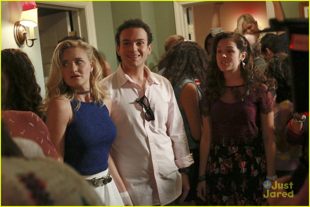 Lainey, Erica & Barry Throw The Best 'Goldbergs' Season Premiere Party