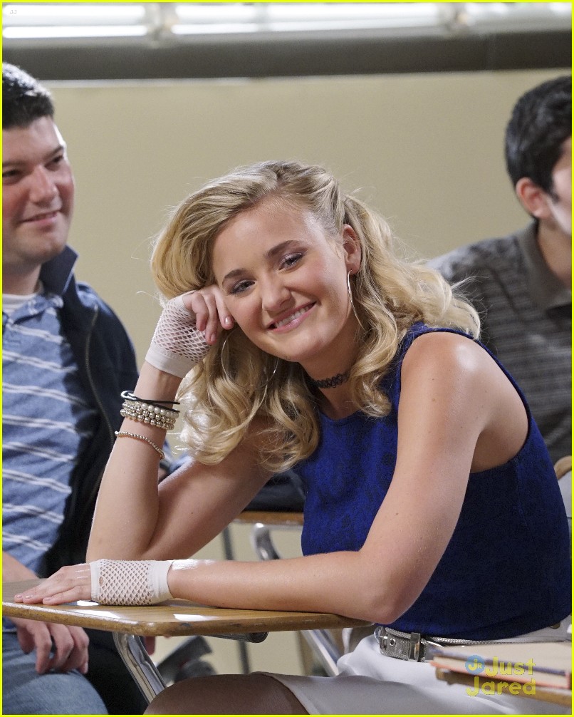 Lainey, Erica & Barry Throw The Best 'Goldbergs' Season Premiere Party