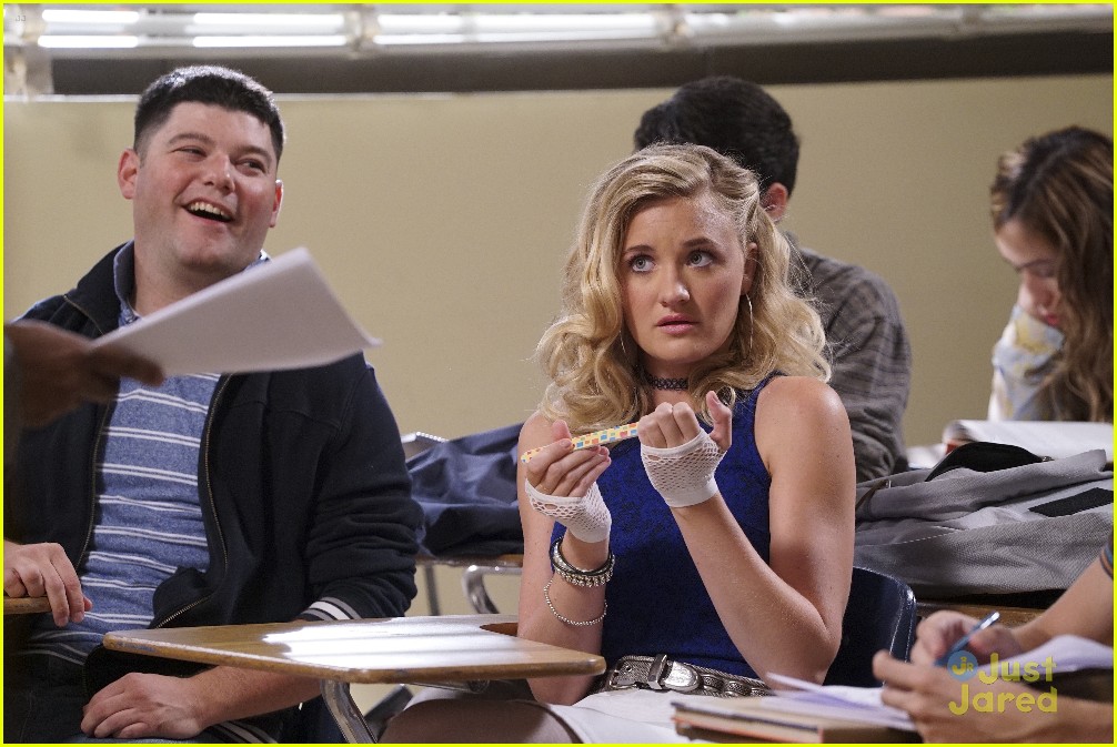 Lainey, Erica & Barry Throw The Best 'Goldbergs' Season Premiere Party