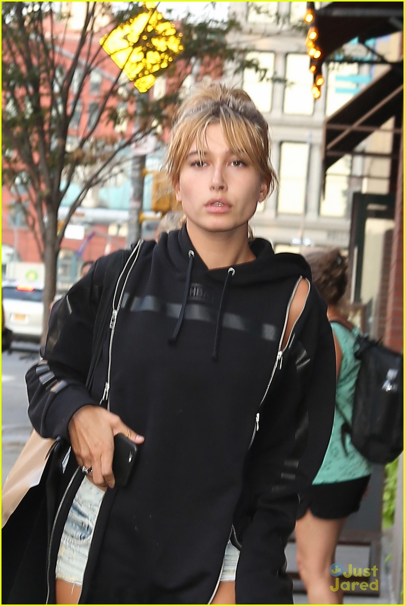 Hailey Baldwin Shows Off Abs For Fitness Shoot In New York City Photo 859941 Photo Gallery 