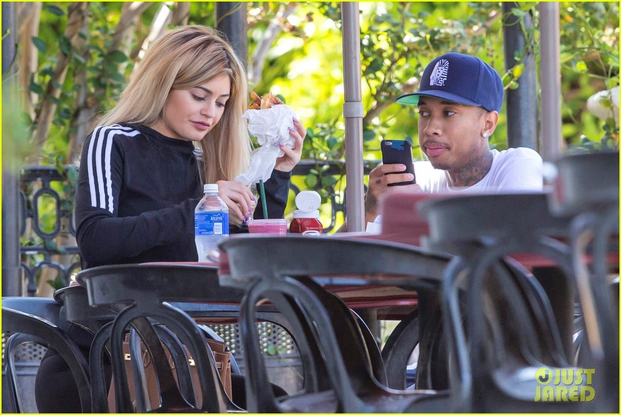 Kylie Jenner Looks White Hot at the Studio! | Photo 861670 - Photo