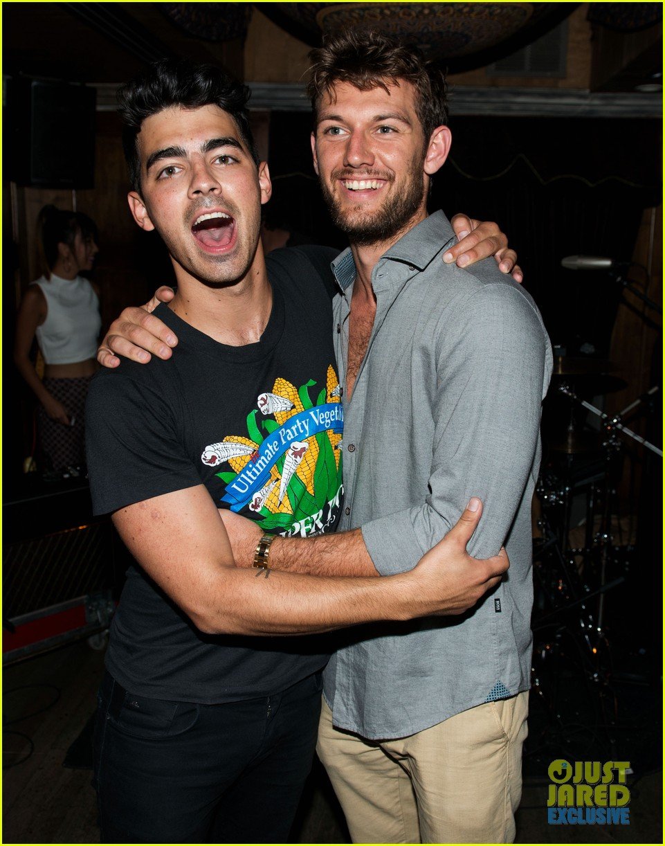 Joe Jonas Debuts Two More DNCE Songs Watch Now! Photo 866667