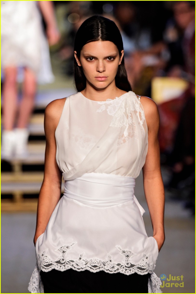 Kendall Jenner Walks the Givenchy NYFW Runway! Photo 863416 Photo