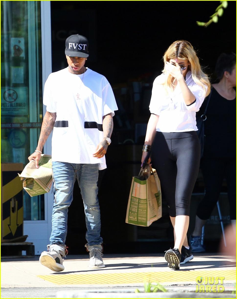 Full Sized Photo of kylie jenners boyfriend tyga calls out blac chyna