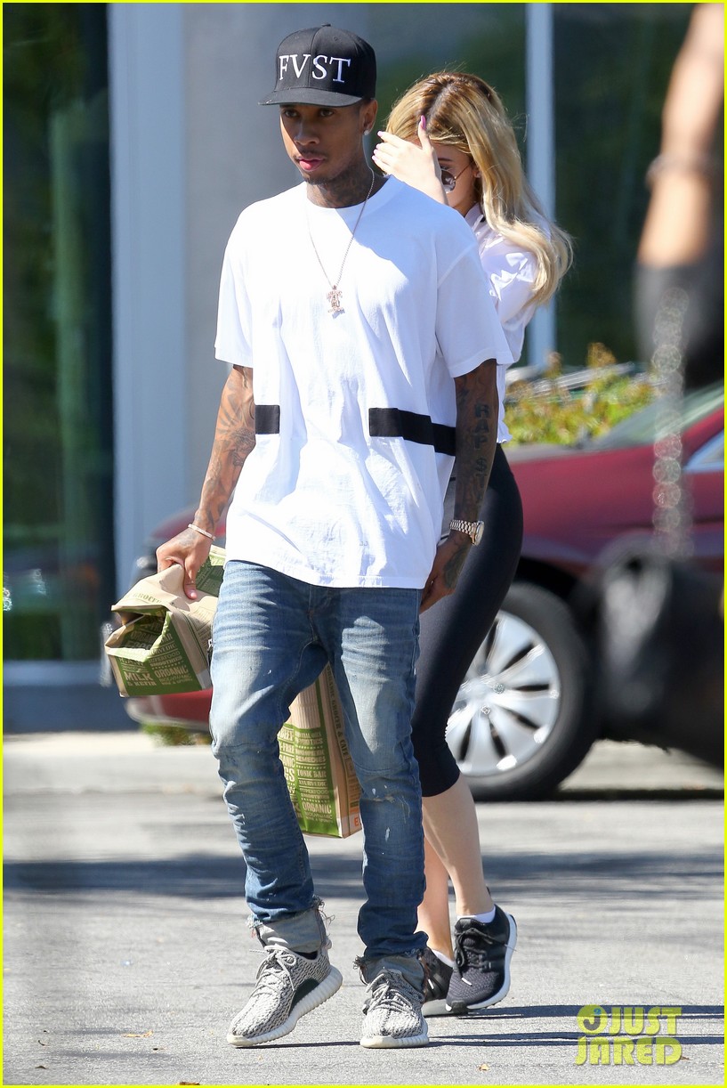 Full Sized Photo of kylie jenners boyfriend tyga calls out blac chyna