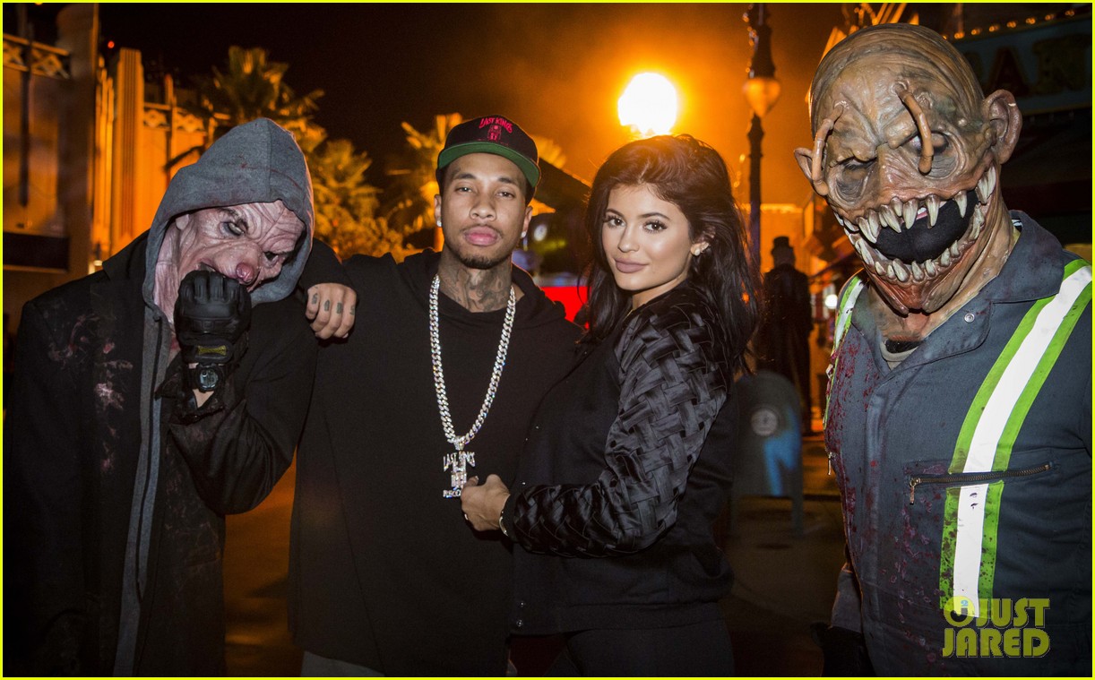Kylie Jenner & Tyga Stop By Halloween Horror Nights! Photo 871889