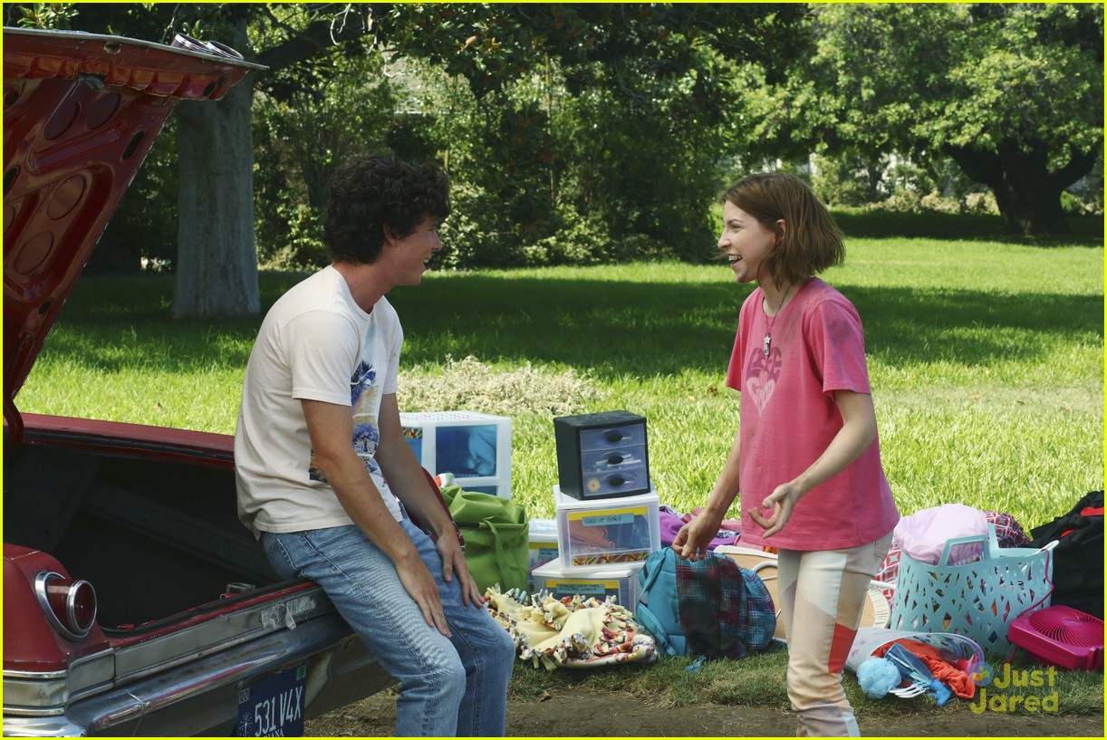 the middle season premiere pics hair burn off 03