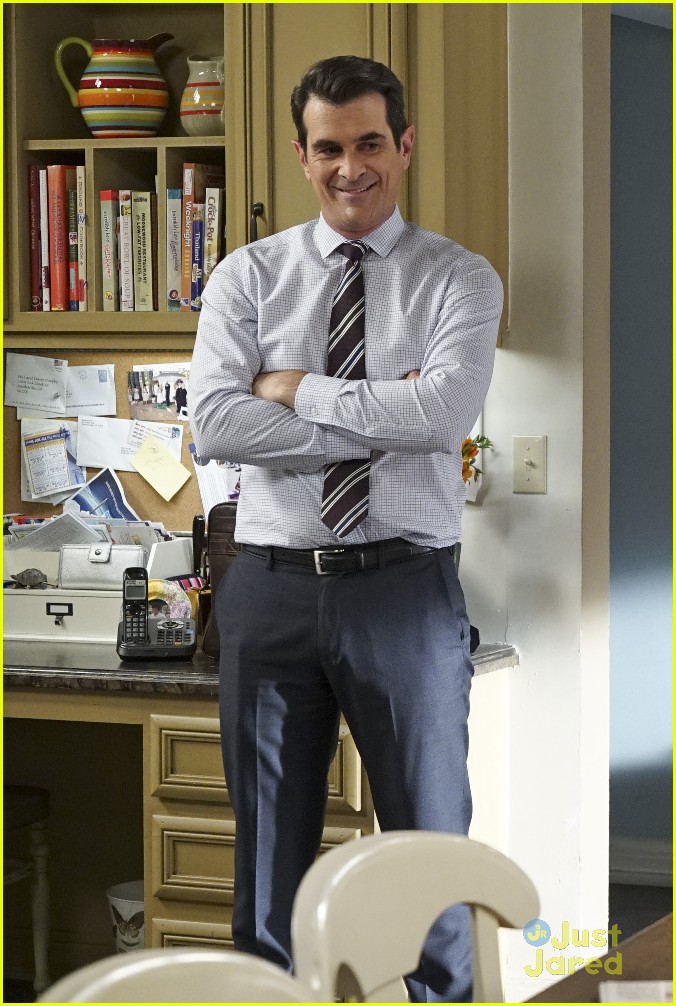 Full Sized Photo of modern family alex leaves for college stills 24