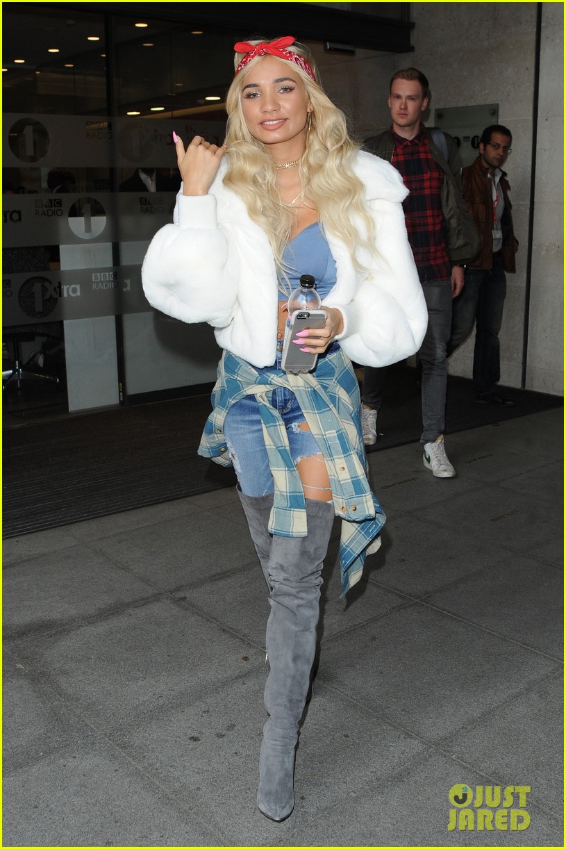 pia mia used to be shy 06