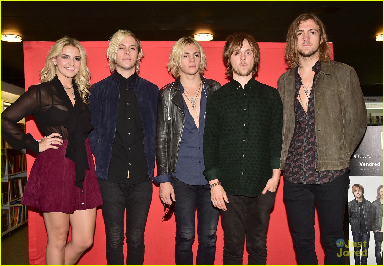 R5 Visit Venice Before Heading To Paris For Fan Meet & Greet | Photo ...