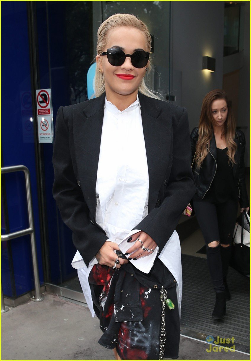 Rita Ora Defends Her El Rey Concert Wardrobe | Photo 859835 - Photo ...