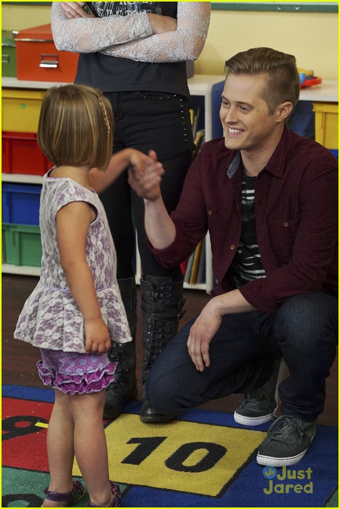 Bay Helps Toby Connect To Special Needs Kids In 'Switched At Birth