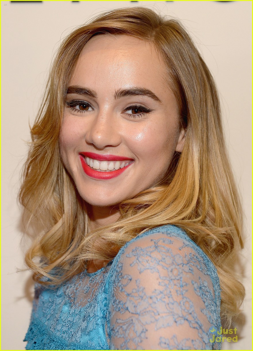 Suki Waterhouse Launches Burberry Make-Up At Sephora In Times Square