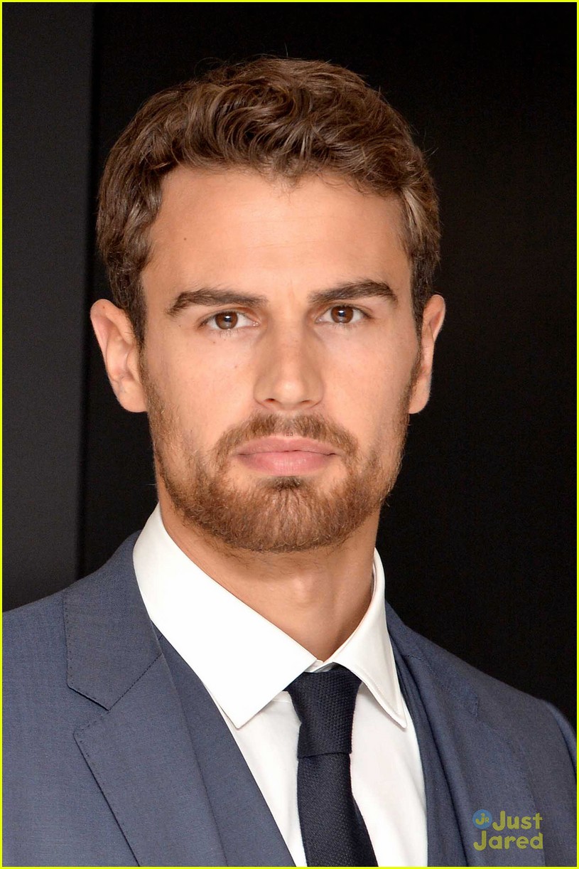 Theo James Says Confidence Is Related to Appearance | Photo 866995 ...