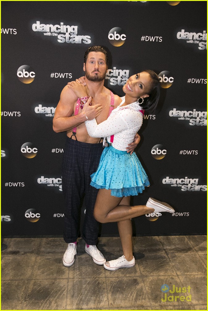 Val Chmerkovskiy Goes Shirtless In A Fun Charleston With Tamar Braxton Photo Photo