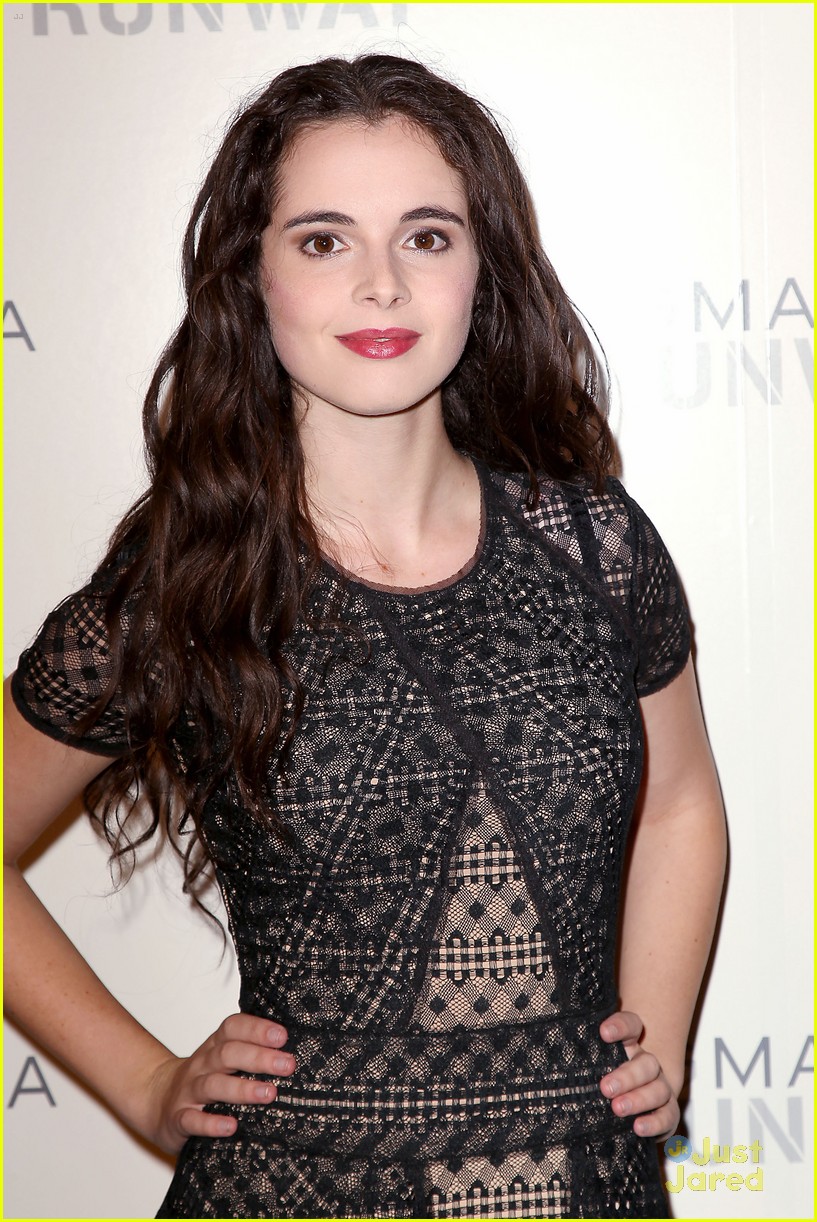 Vanessa Marano To Star In 'Saving Zoe' With Sister Laura! | Photo ...