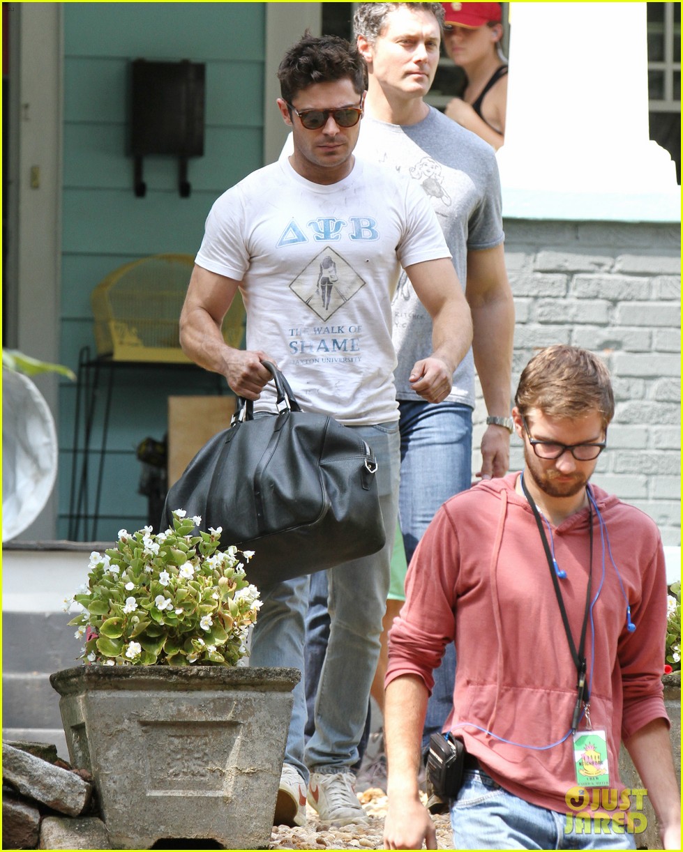 Zac Efron Looks Ripped While Filming 'Neighbors 2: Sorority Rising' In ...