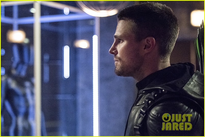 Full Sized Photo Of Arrow Premiere Season 4 Photos 07 Arrow Season