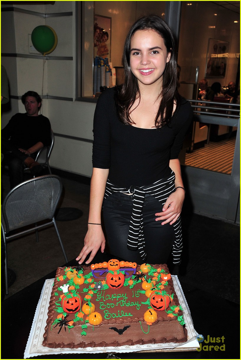 Full Sized Photo of selena gomez bailee madison birthday knotts scary