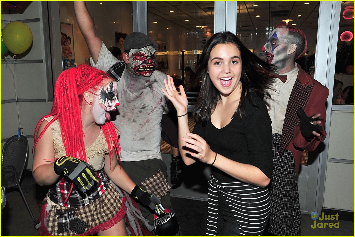 Full Sized Photo of selena gomez bailee madison birthday knotts scary