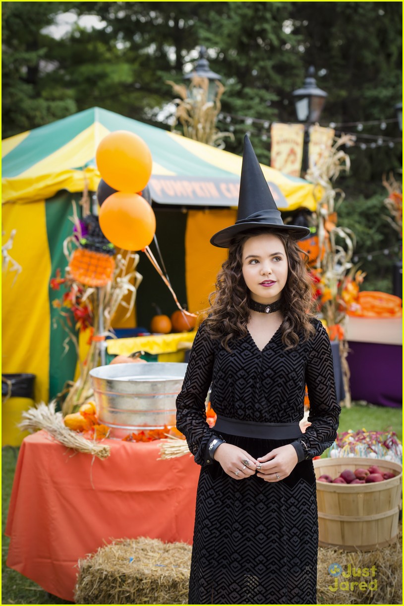 Bailee Madison Turns Into A Witch For Good Witch Halloween Special Photo 882895 Photo