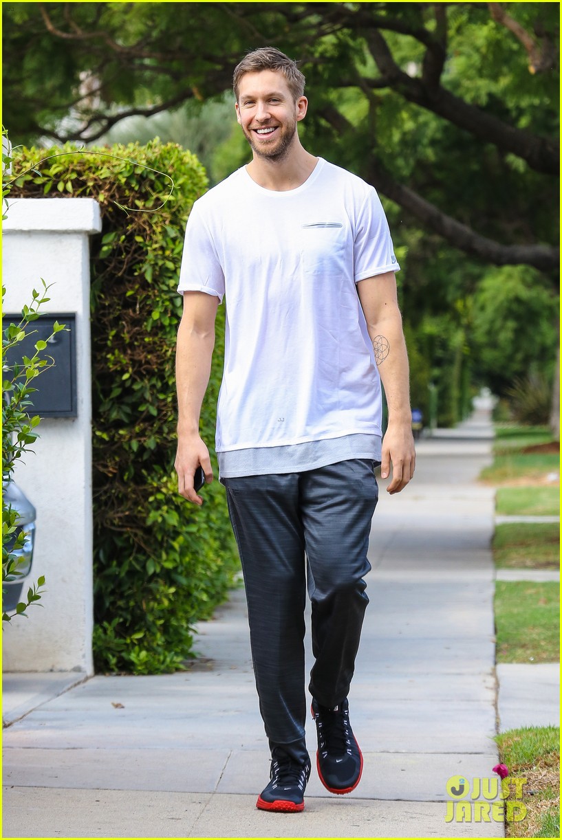 Full Sized Photo of calvin harris taylor swift concert miami 09