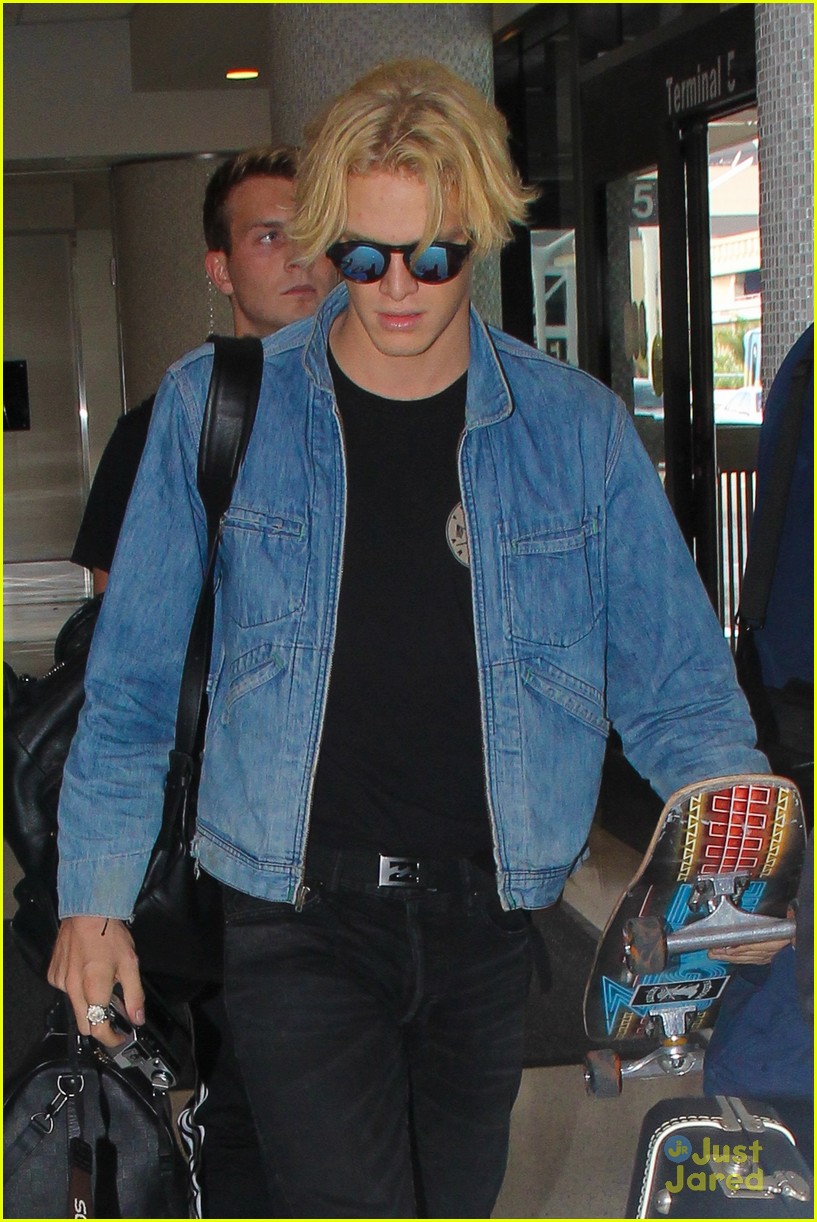 Full Sized Photo of cody simpson sahara ray dating lax flight 09 | Cody ...