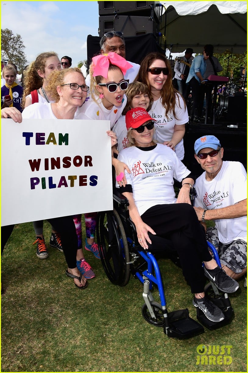 Full Sized Photo Of Miley Cyrus Is Charitable Queen At L A County Walk ...