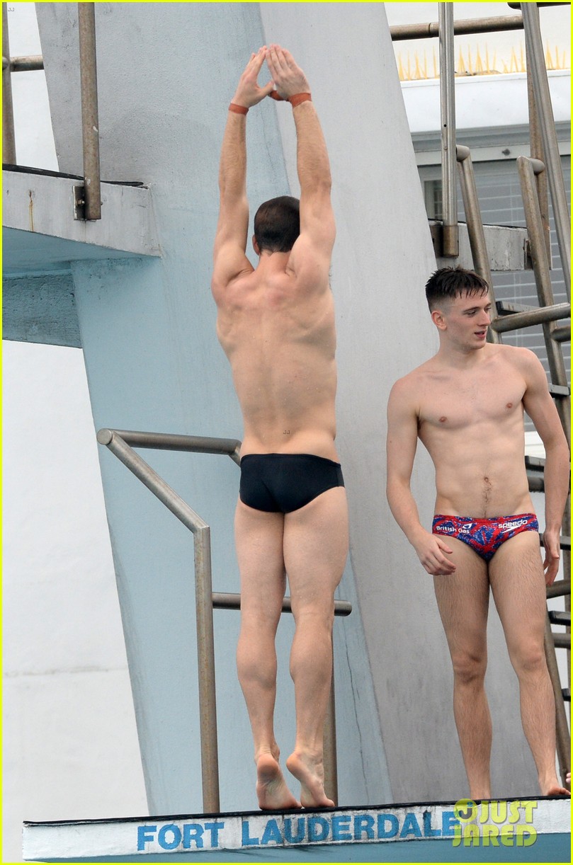 Tom Daley S Body Looks Ripped In His Speedo Photo Photo Gallery Just Jared Jr