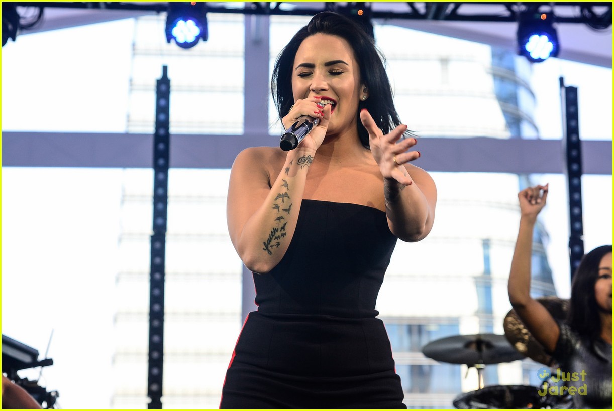 Demi Lovato Shares Story Behind 'Father' On 'Confident' | Photo 882132