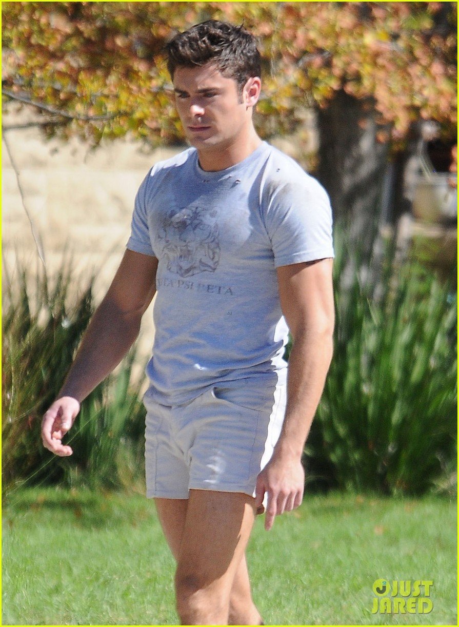 Zac Efron Looks Ripped While Filming 'Neighbors 2: Sorority Rising' In ...