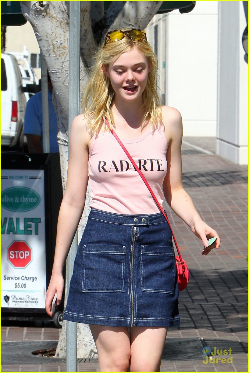 Elle Fanning Feels The Pressure About Making Her Instagram Public ...