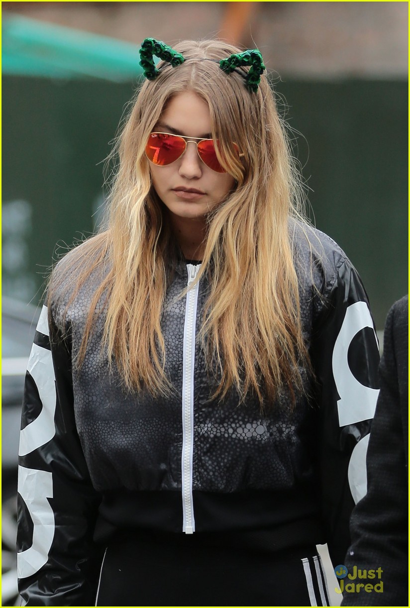 Gigi Hadid Wears Cat Ears On Halloween Photo 887382 Photo Gallery