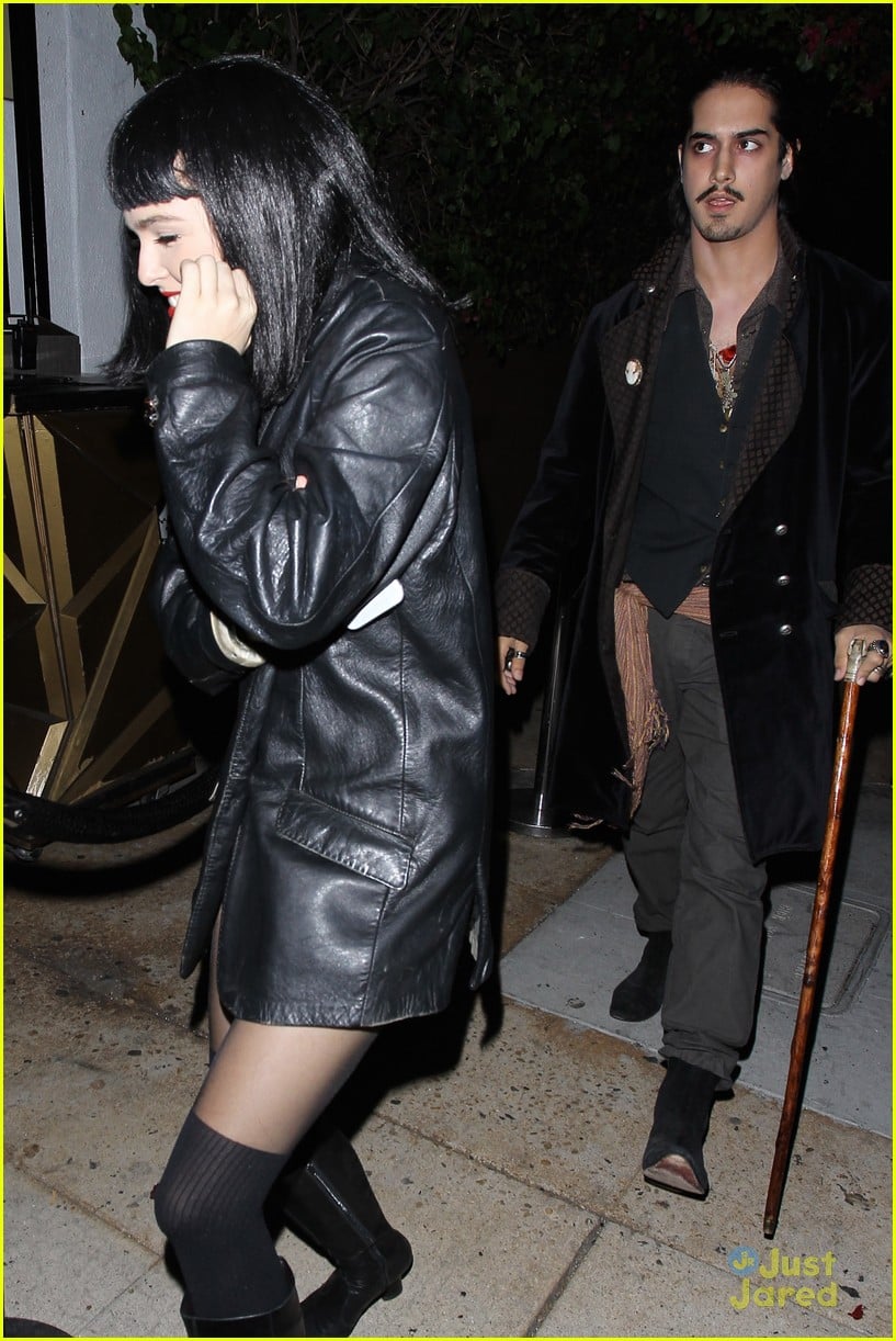 Full Sized Photo of zoey deutch sarah hyland avan jogia le jardin