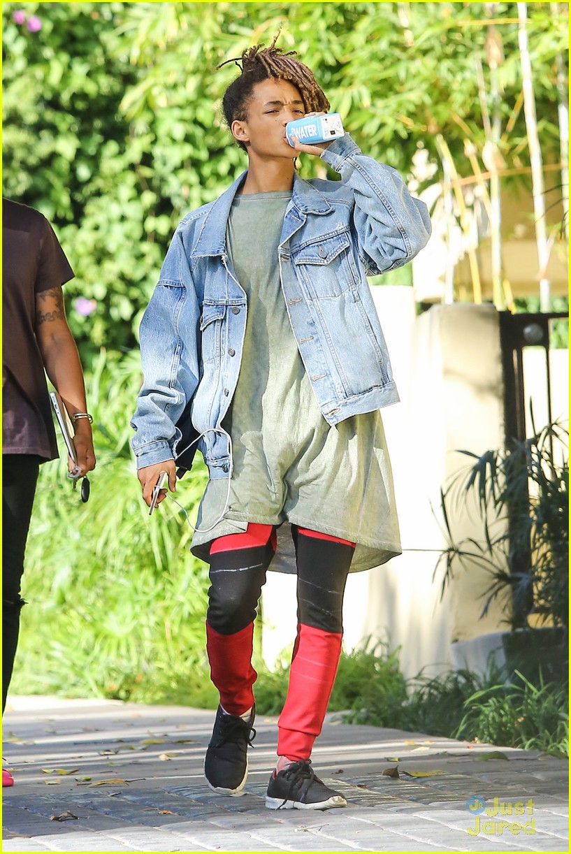 Full Sized Photo of jaden smith chuggs water from box 13 Jaden Smith