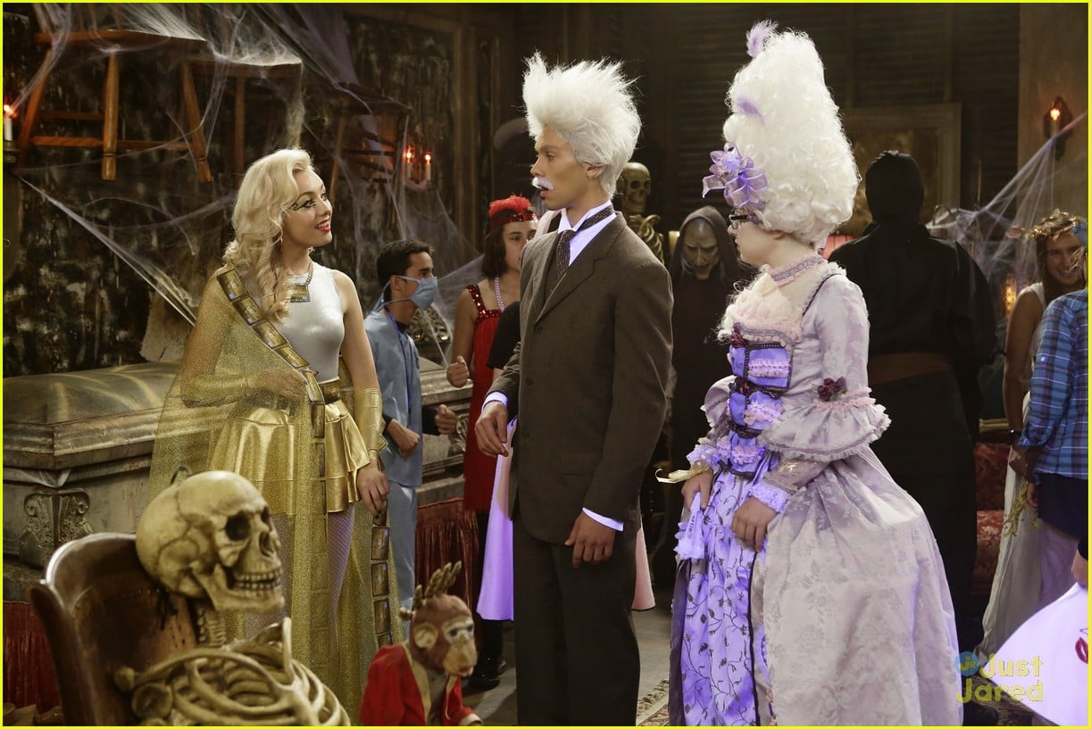 Jessie Falls For A Mystery Man On Tonight's Monstober Episode See A