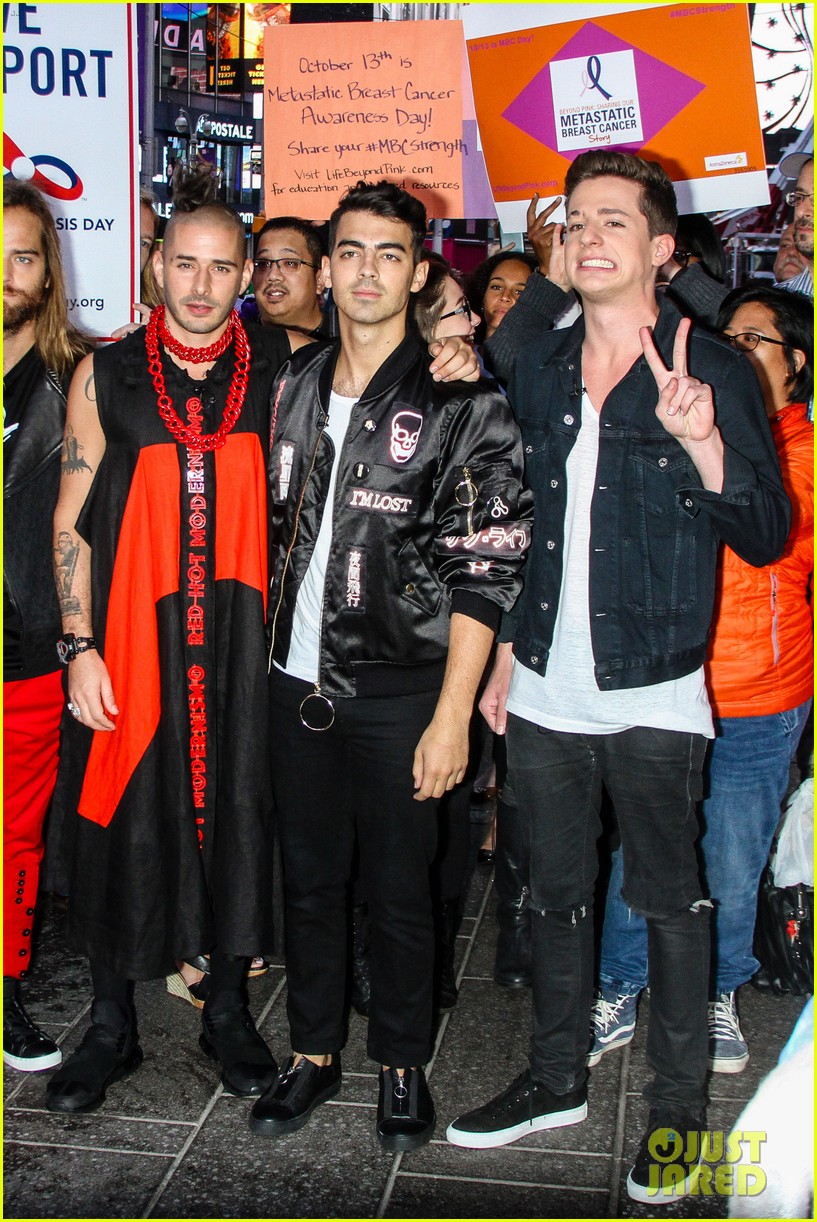 Joe Jonas & DNCE Tease 'Cake By The Ocean' Video Watch Here! Photo