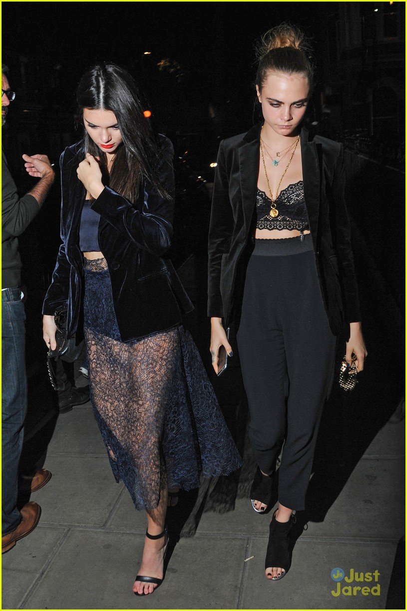 Kendall Jenner Wears Lace Mask for Masquerade Birthday Party With Cara ...