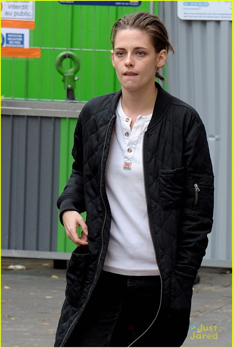 personal shopper kristen stewart outfits