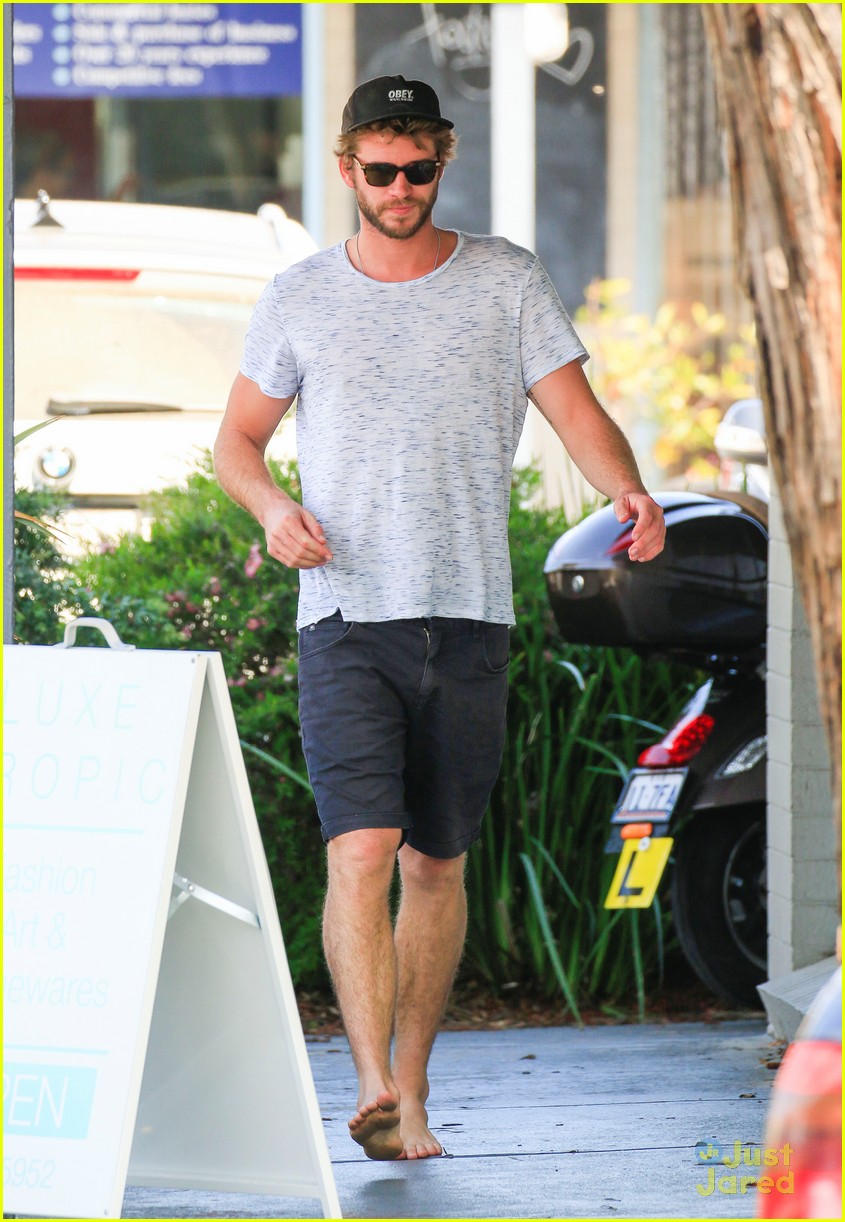 Liam Hemsworth Looks Amazing After Surfing | Photo 877299 - Photo ...