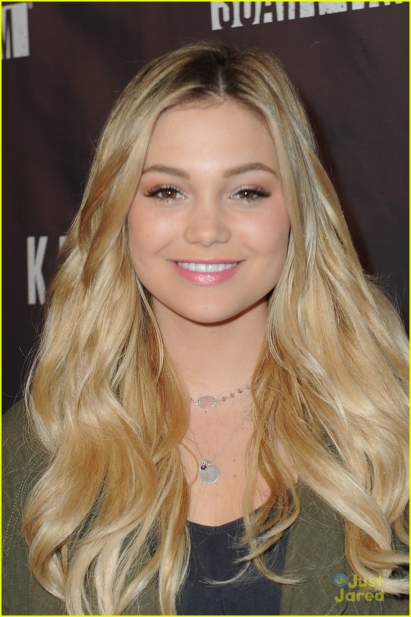 Full Sized Photo of olivia holt nolan gould kelli berglund knotts scary